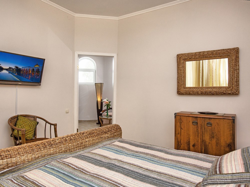 Люкс 2-комнатный с одной спальней