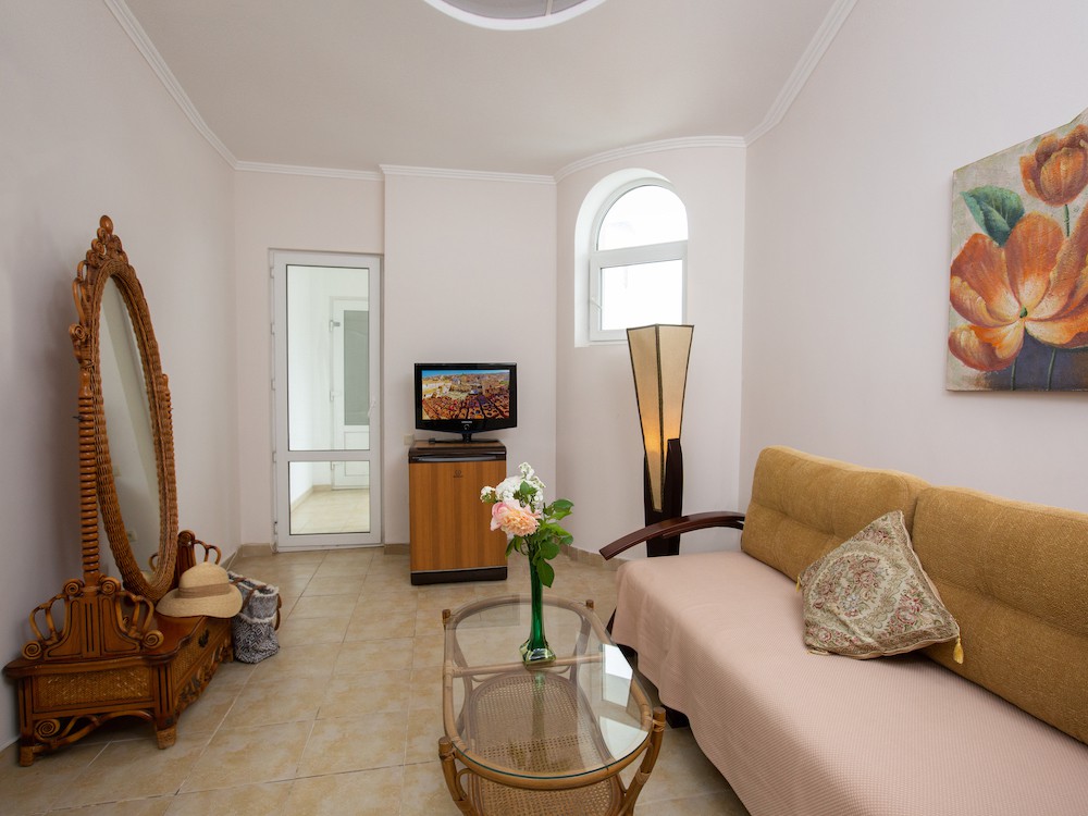 Люкс 2-комнатный с одной спальней