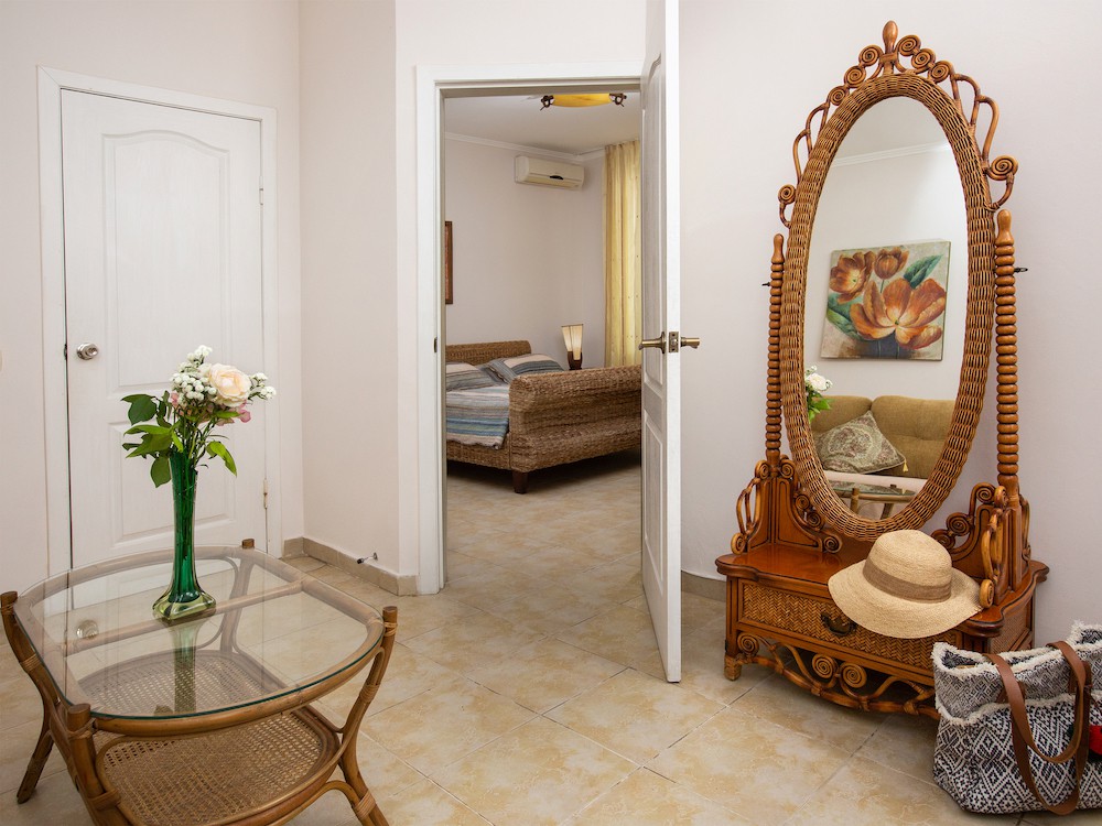 Люкс 2-комнатный с одной спальней