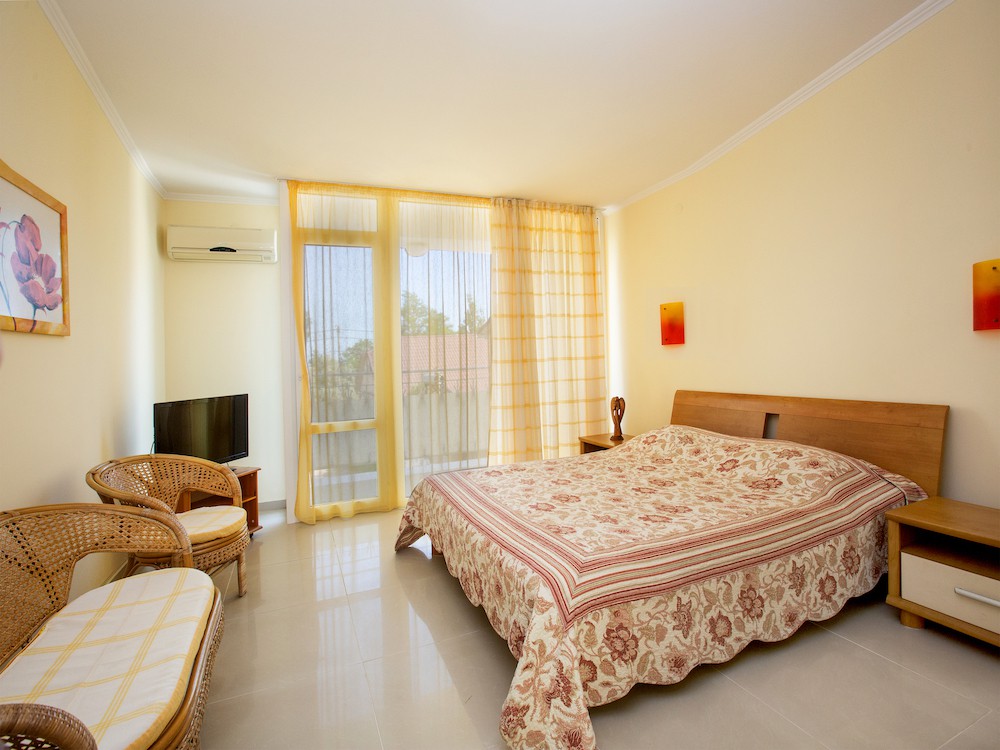 Люкс 2-комнатный с одной спальней