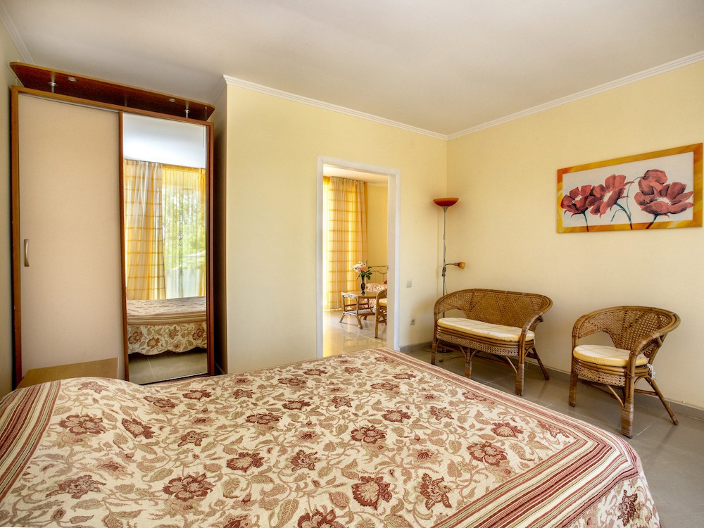 Люкс 2-комнатный с одной спальней