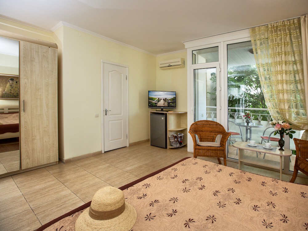 Улучшенный номер 2-местный с балконом